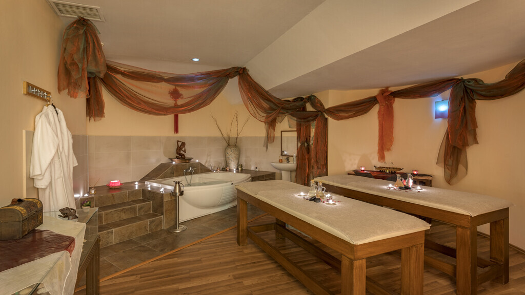 Seven Seas Hotel Life